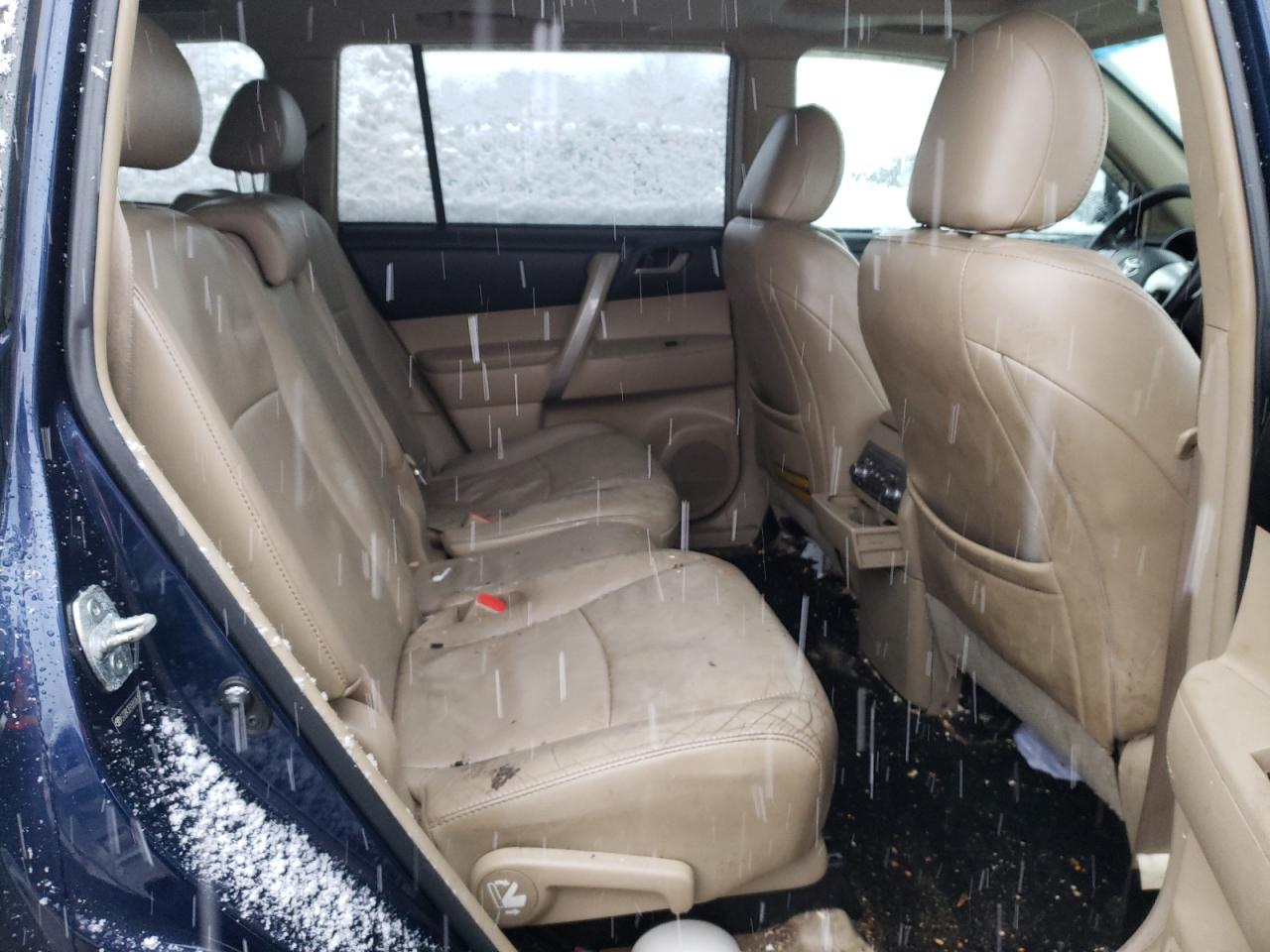 Photo 6 from auction – 2011 TOYOTA HIGHLANDER with VIN 5TDBK3EH5BS061573