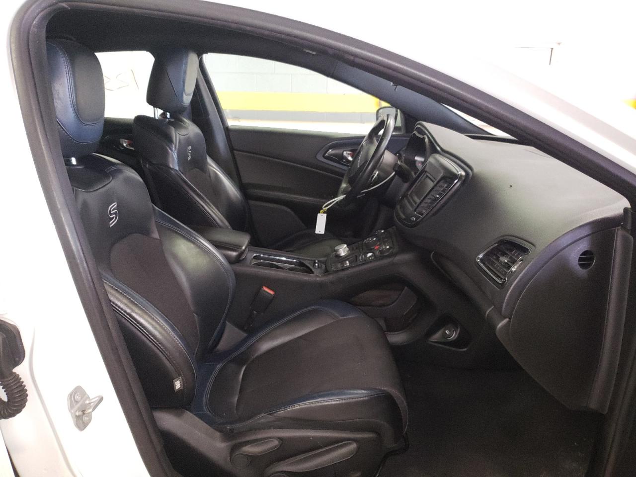 Photo 5 from auction – 2015 CHRYSLER 200 S with VIN 1C3CCCBB6FN745291