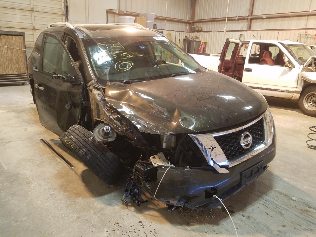 NISSAN PATHFINDER 2016 with VIN 5N1AR2MM8GC613913 - Photo from auction