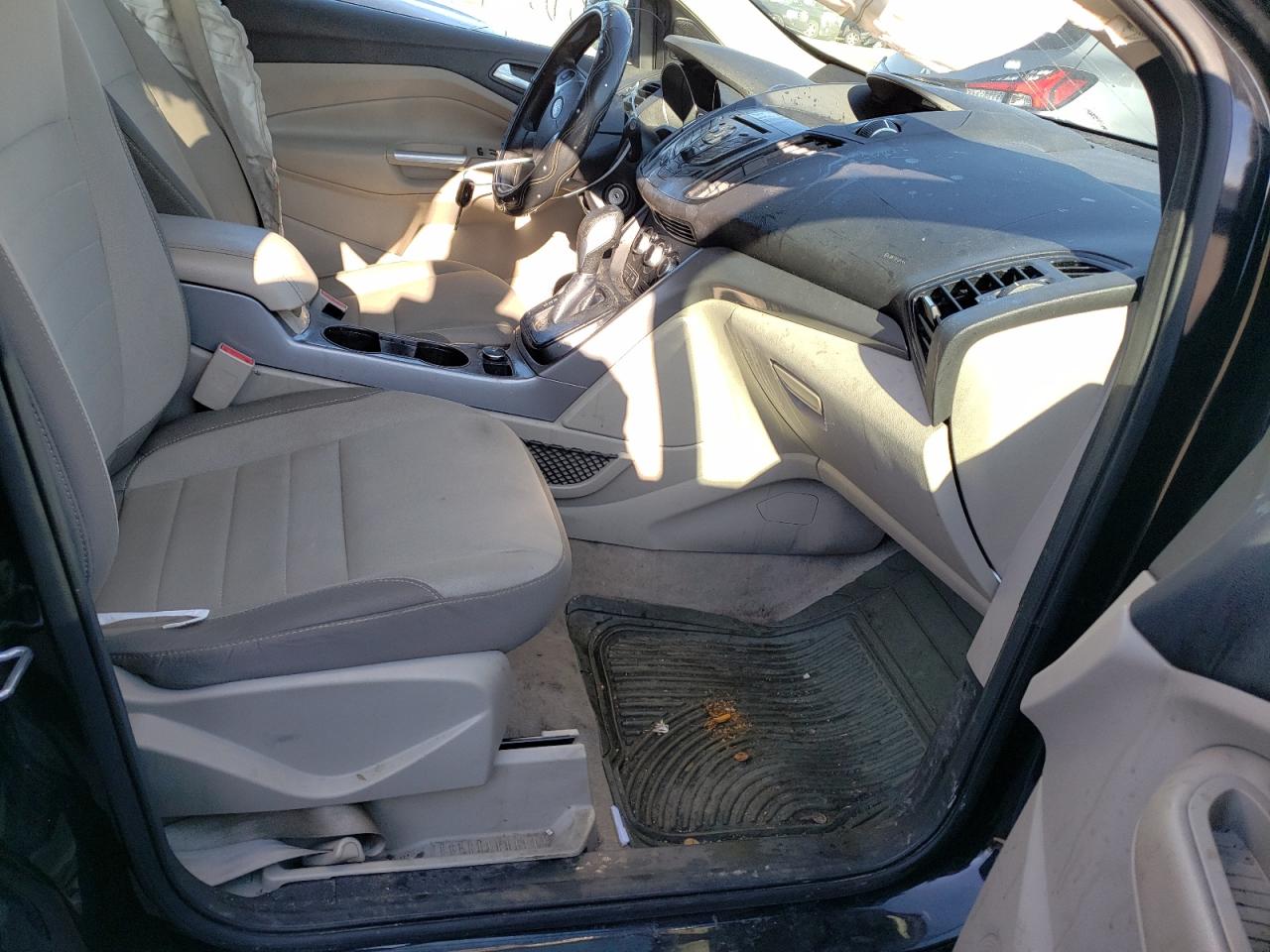 Foto 5 de la subasta – 2016 FORD ESCAPE SE con VIN 1FMCU0G91GUA63807