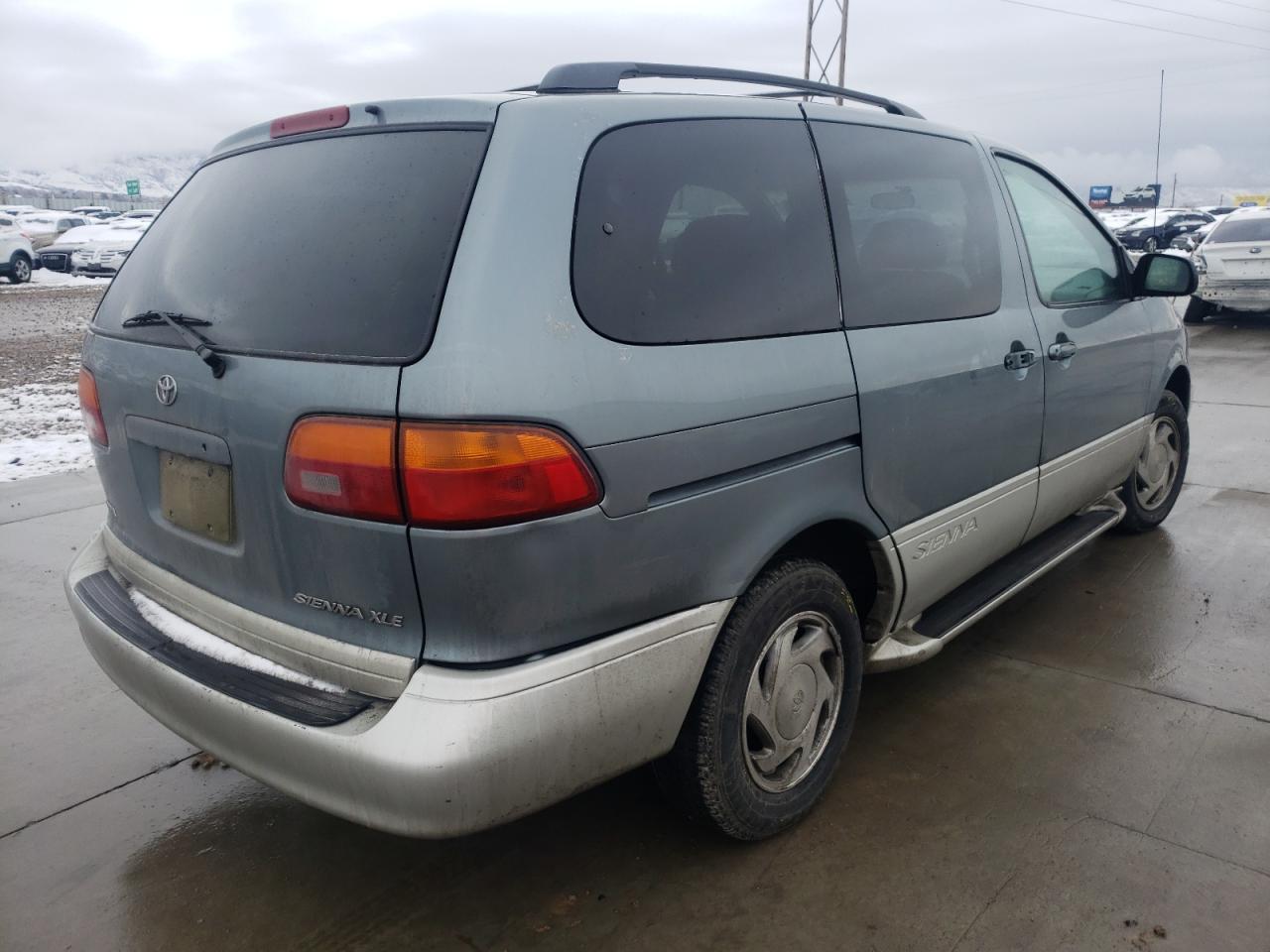 Photo 4 from auction – 2000 TOYOTA SIENNA LE with VIN 4T3ZF13C0YU296405