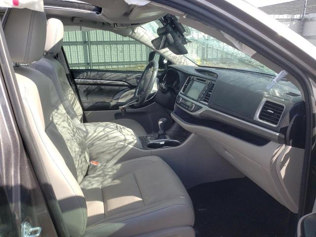 Photo 5 from auction – 2018 TOYOTA HIGHLANDER with VIN 5TDDGRFHXJS048215