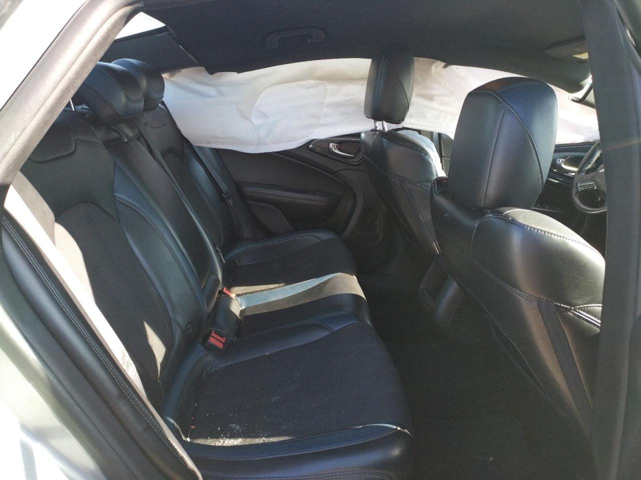 Photo 6 from auction – 2015 CHRYSLER 200 S with VIN 1C3CCCBB4FN578204