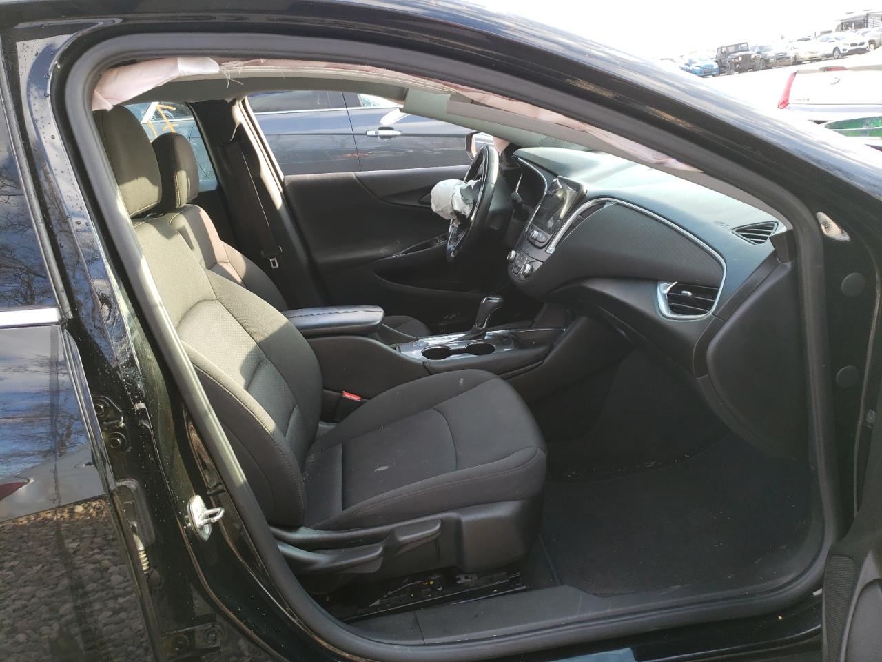 Photo 5 from auction – 2018 CHEVROLET MALIBU LT with VIN 1G1ZD5ST3JF171297