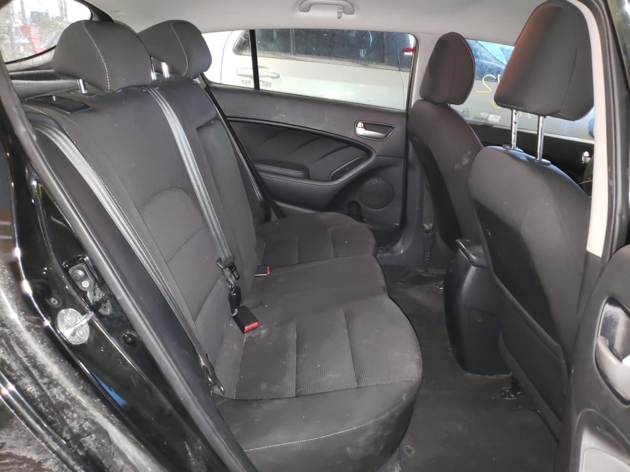 Photo 6 from auction – 2017 KIA FORTE LX with VIN KNAFK5A81H5667371