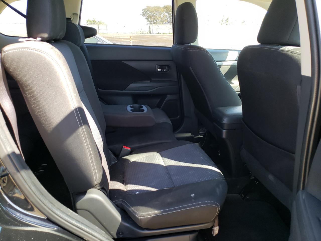 Photo 6 from auction – 2016 MITSUBISHI OUTLANDER with VIN JA4AD3A33GZ009259