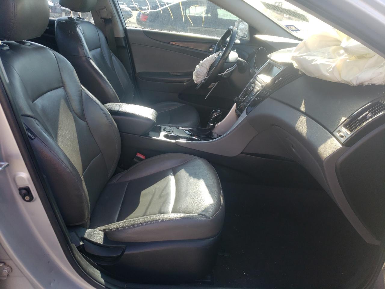 Photo 5 from auction – 2011 HYUNDAI SONATA with VIN 5NPEC4AB6BH295020