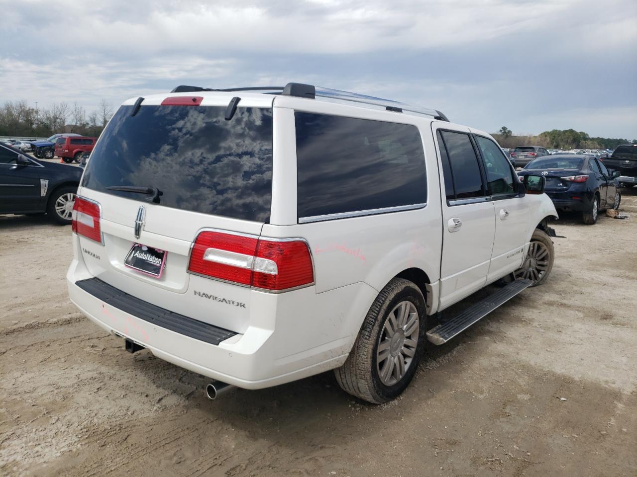 Photo 4 from auction – 2011 LINCOLN NAVIGATOR with VIN 5LMJJ3H57BEJ09928