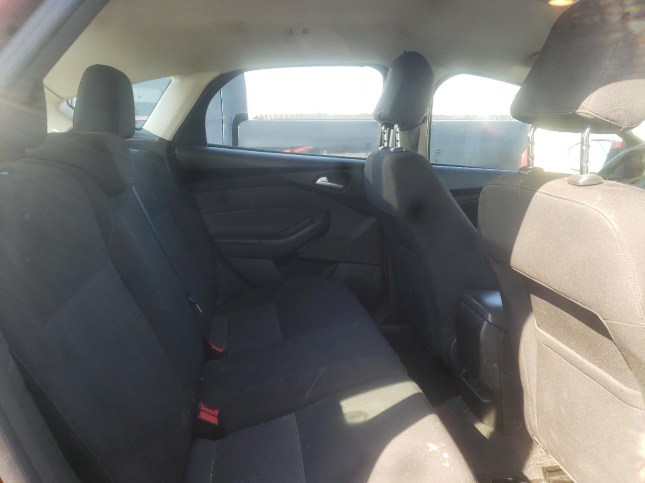 Photo 6 from auction – 2015 FORD FOCUS SE with VIN 1FADP3K23FL322691