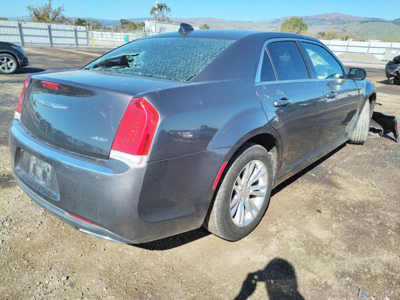 Photo 4 from auction – 2017 CHRYSLER 300 LIMITE with VIN 2C3CCAAG6HH662084
