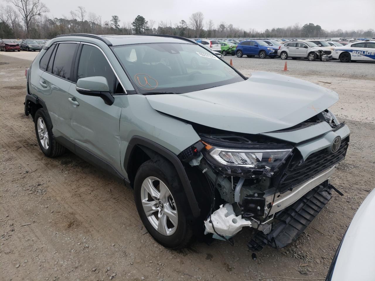 Photo 1 from auction – 2020 TOYOTA RAV4 XLE with VIN 2T3W1RFVXLW063377