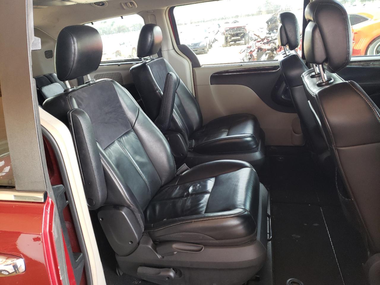 Photo 6 from auction – 2012 CHRYSLER TOWN & COU with VIN 2C4RC1GG0CR369412