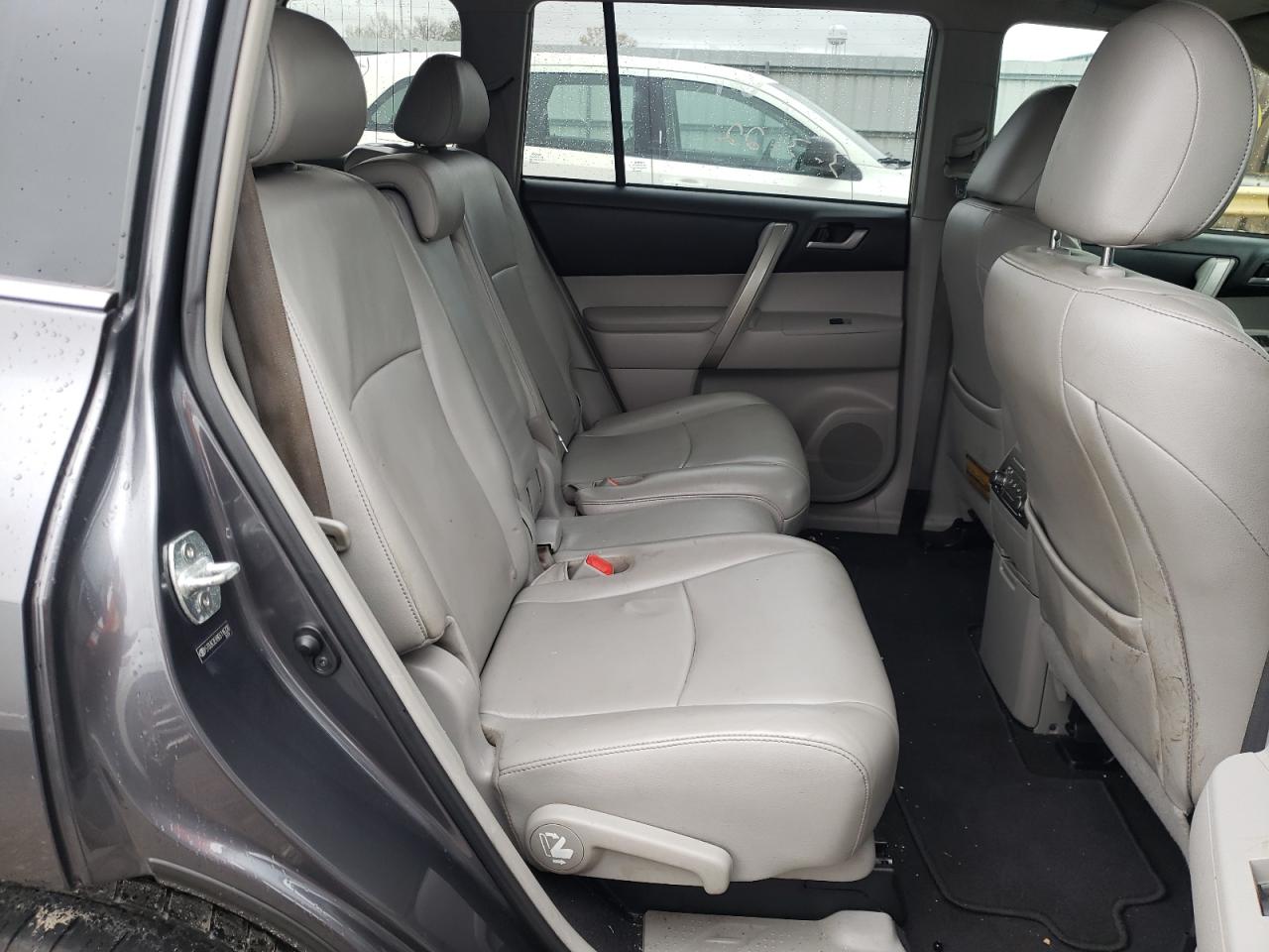 Photo 6 from auction – 2013 TOYOTA HIGHLANDER with VIN 5TDZK3EH9DS116320