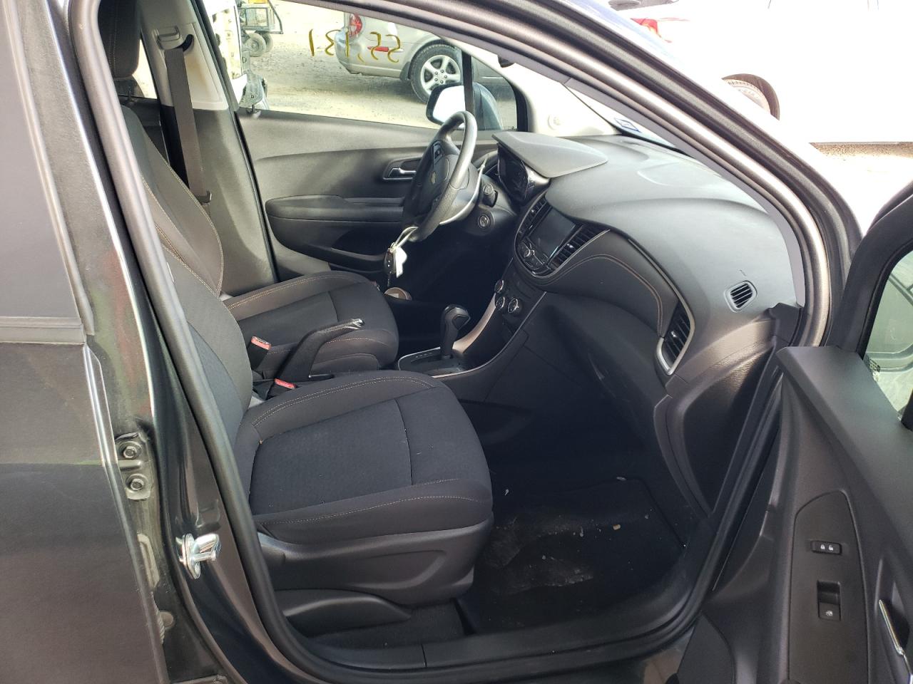 Photo 5 from auction – 2020 CHEVROLET TRAX LS with VIN 3GNCJKSB7LL188244