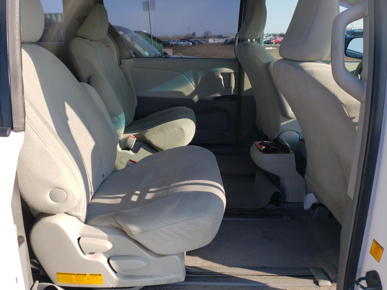 Photo 6 from auction – 2011 TOYOTA SIENNA BAS with VIN 5TDKA3DC9BS004060