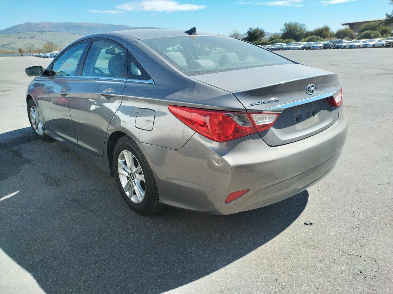 Photo 3 from auction – 2014 HYUNDAI SONATA GLS with VIN 5NPEB4AC6EH876212