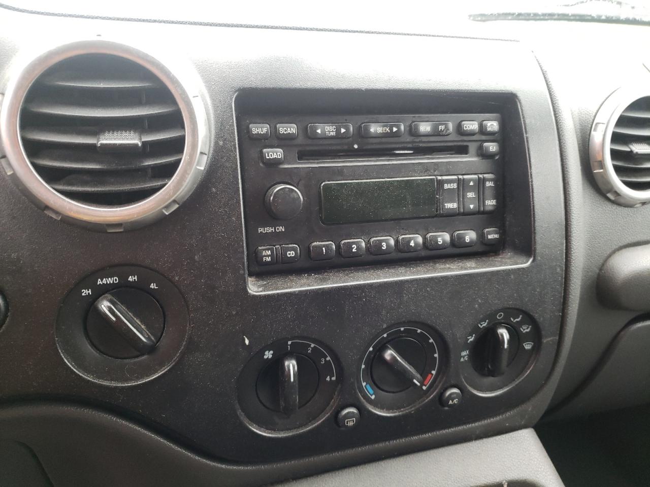 Photo 9 from auction – 2003 FORD EXPEDITION with VIN 1FMPU16WX3LB74189