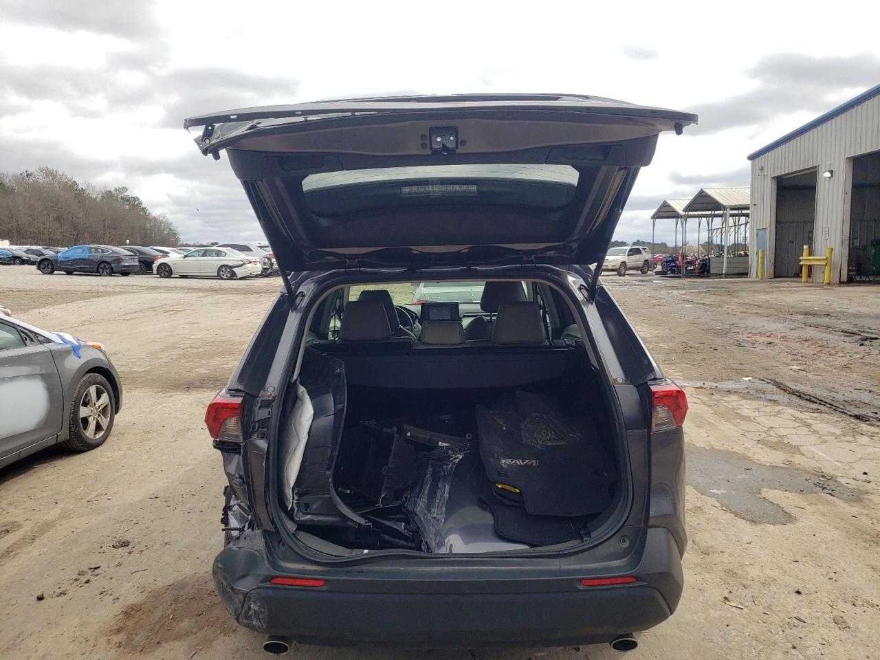 Photo 9 from auction – 2019 TOYOTA RAV4 XLE with VIN JTMP1RFV1KD026637