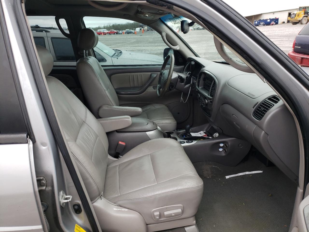 Photo 5 from auction – 2003 TOYOTA SEQUOIA LI with VIN 5TDBT48A83S199563