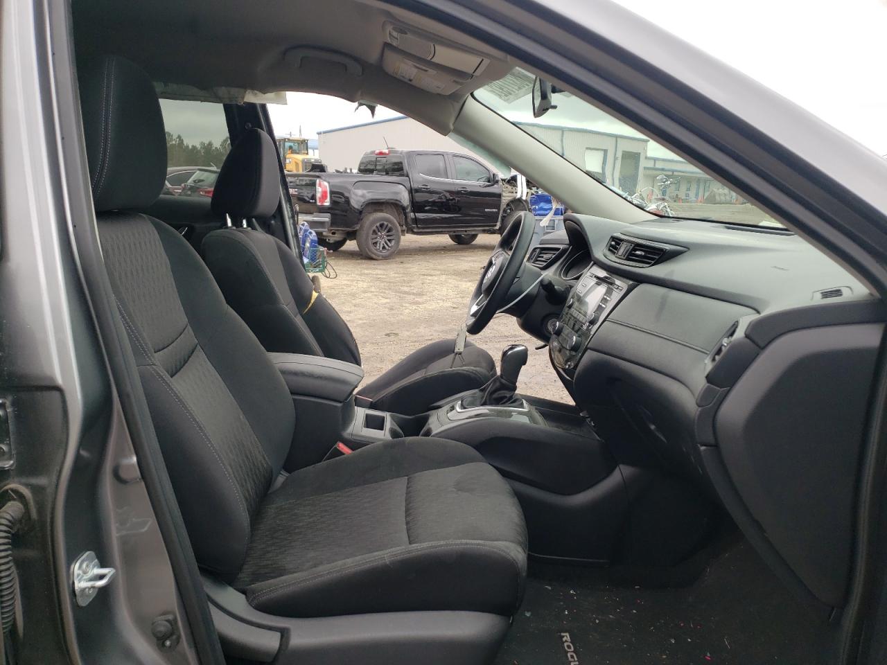 Photo 5 from auction – 2017 NISSAN ROGUE S with VIN KNMAT2MT0HP573429