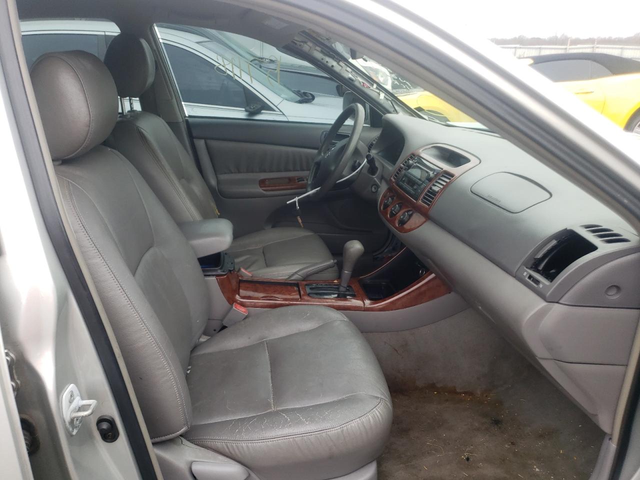 Photo 5 from auction – 2003 TOYOTA CAMRY LE with VIN 4T1BE32KX3U677169