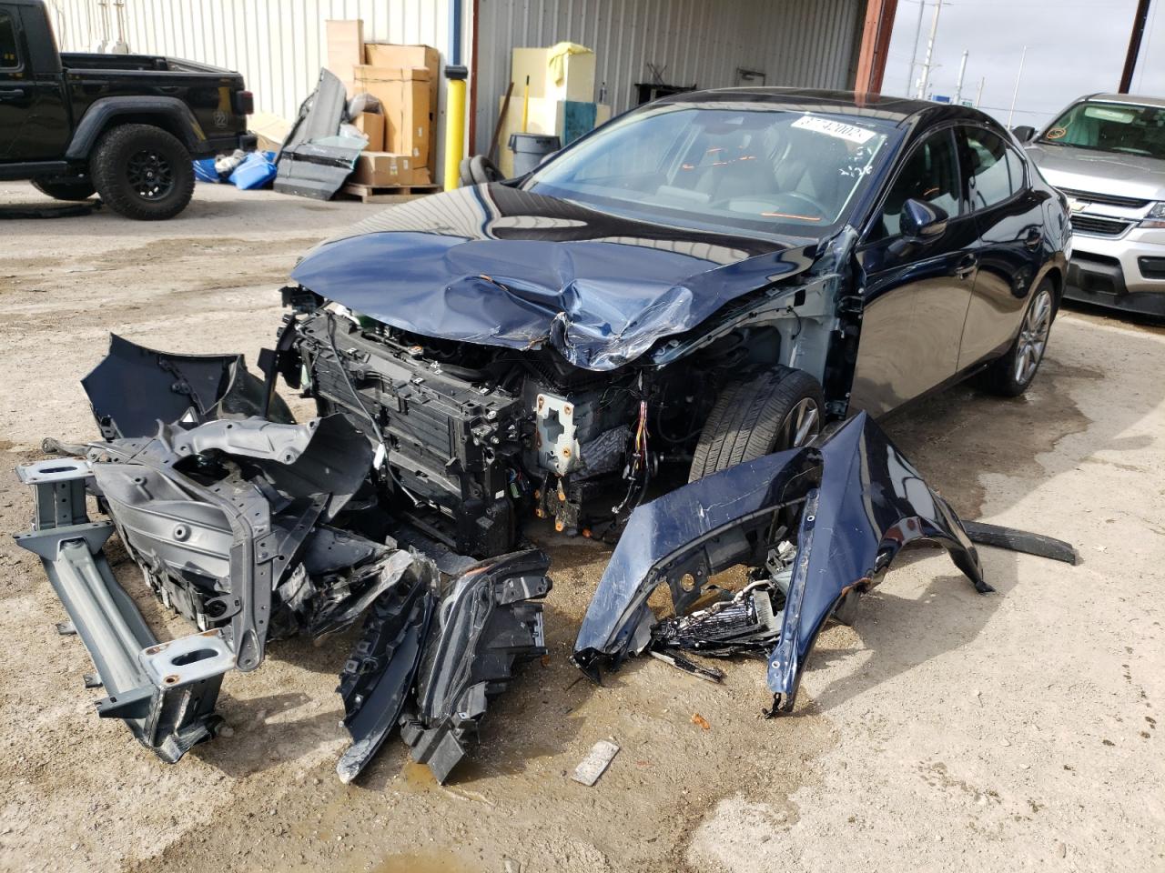 Photo 2 from auction – 2021 MAZDA 3 PREMIUM with VIN 3MZBPBDM8MM205725