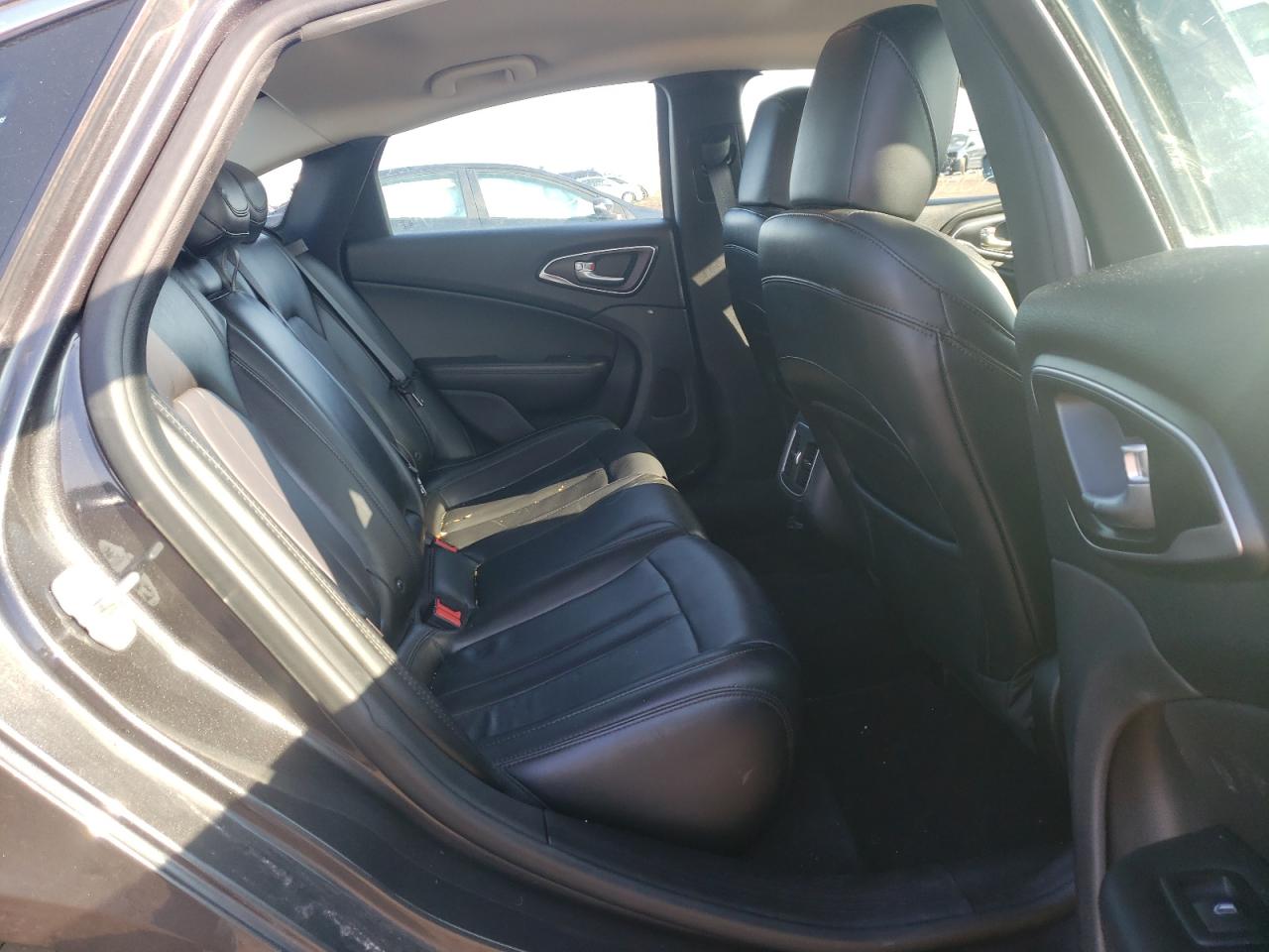 Photo 6 from auction – 2016 CHRYSLER 200 LIMITE with VIN 1C3CCCAB6GN184593