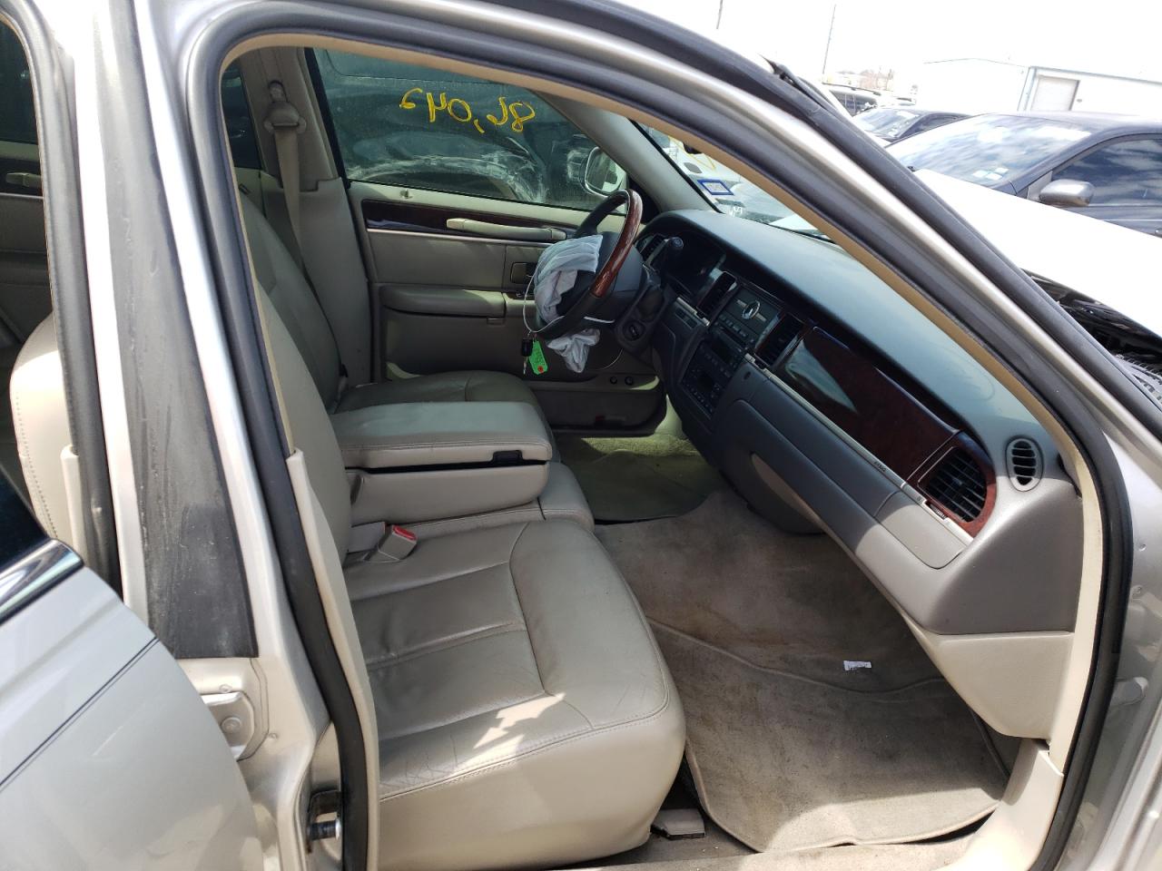 Photo 5 from auction – 2008 LINCOLN TOWN CAR S with VIN 2LNHM82VX8X657394