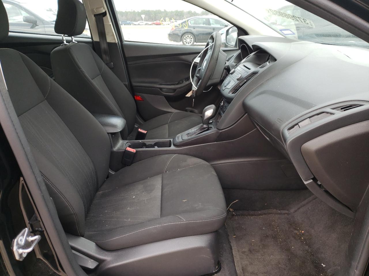 صورة رقم 5 من المزاد - 2017 FORD FOCUS SE مع VIN 1FADP3K22HL283854