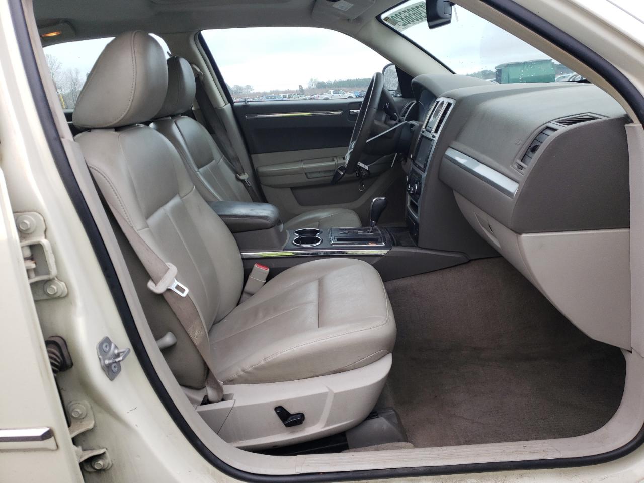 Photo 5 from auction – 2010 CHRYSLER 300 TOURIN with VIN 2C3CA5CV7AH134018