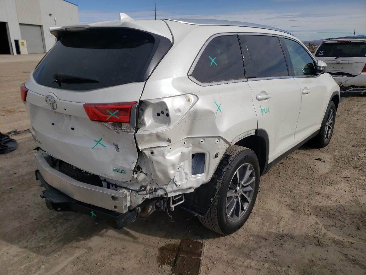 Photo 4 from auction – 2019 TOYOTA HIGHLANDER with VIN 5TDKZRFHXKS566652