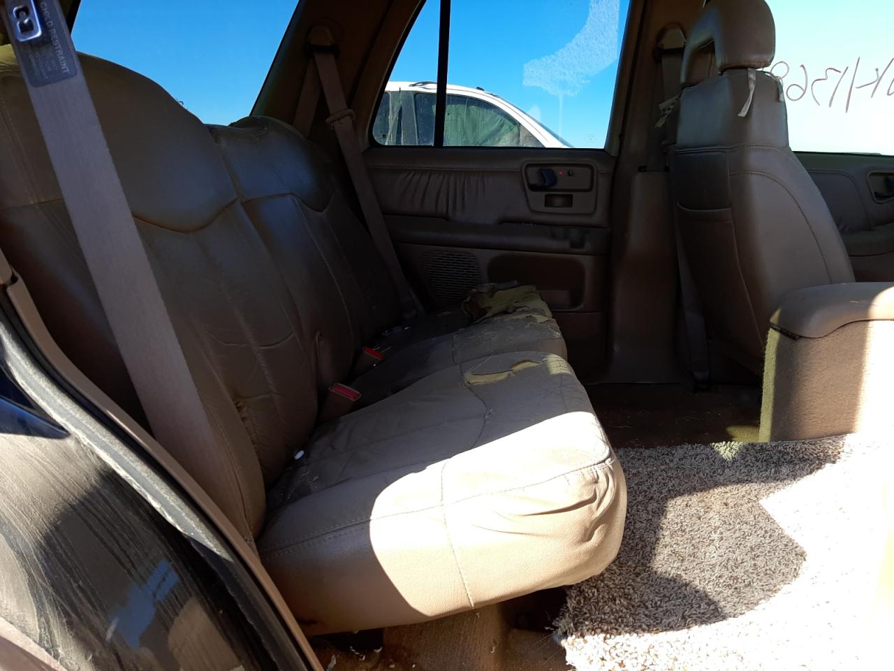 Photo 6 from auction – 1997 CHEVROLET BLAZER with VIN 1GNDT13W5V2260010