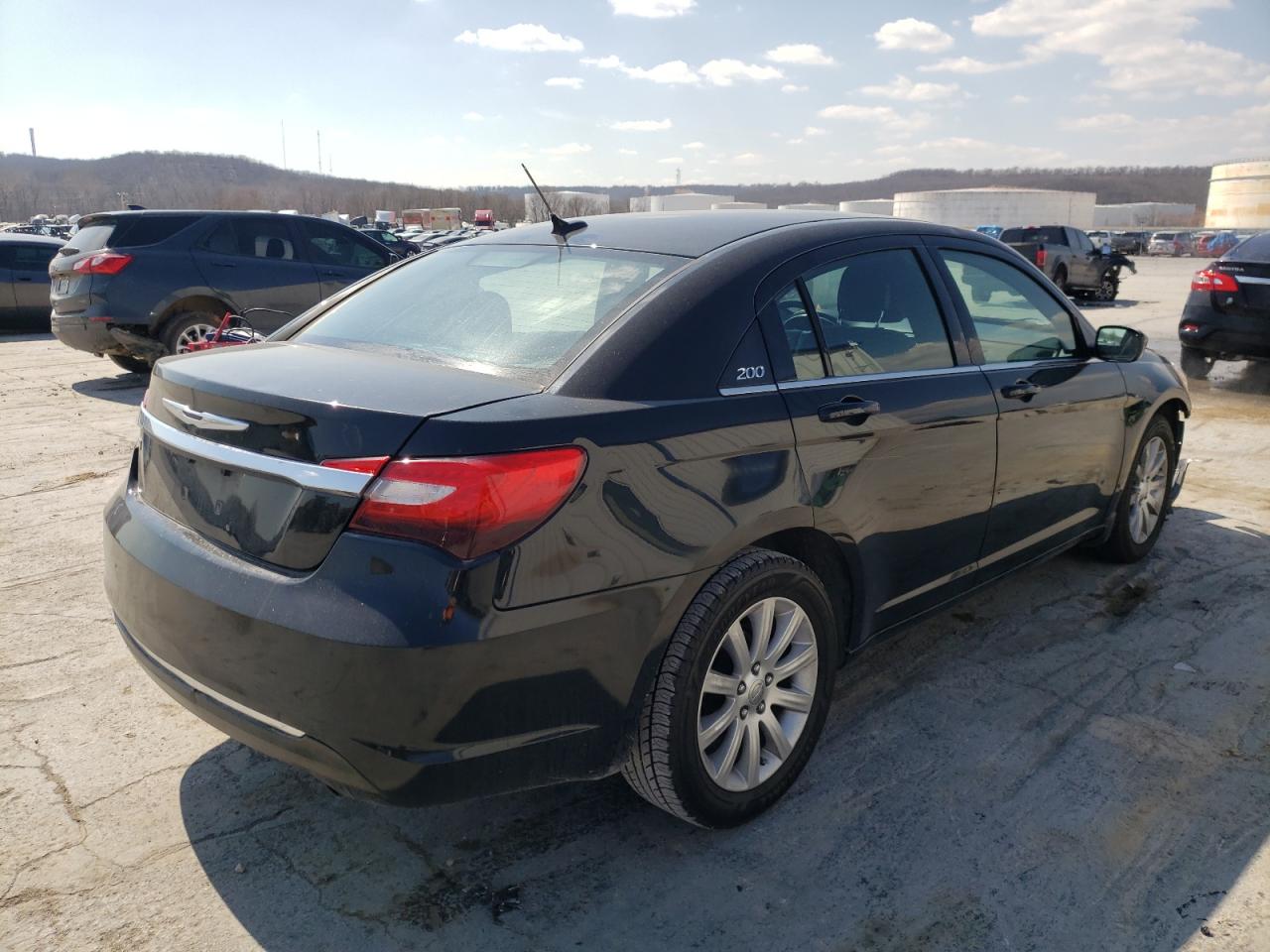 Photo 4 from auction – 2013 CHRYSLER 200 TOURIN with VIN 1C3CCBBG9DN569470