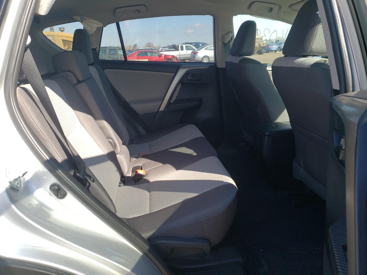 Photo 6 from auction – 2014 TOYOTA RAV4 LE with VIN 2T3BFREV4EW137610