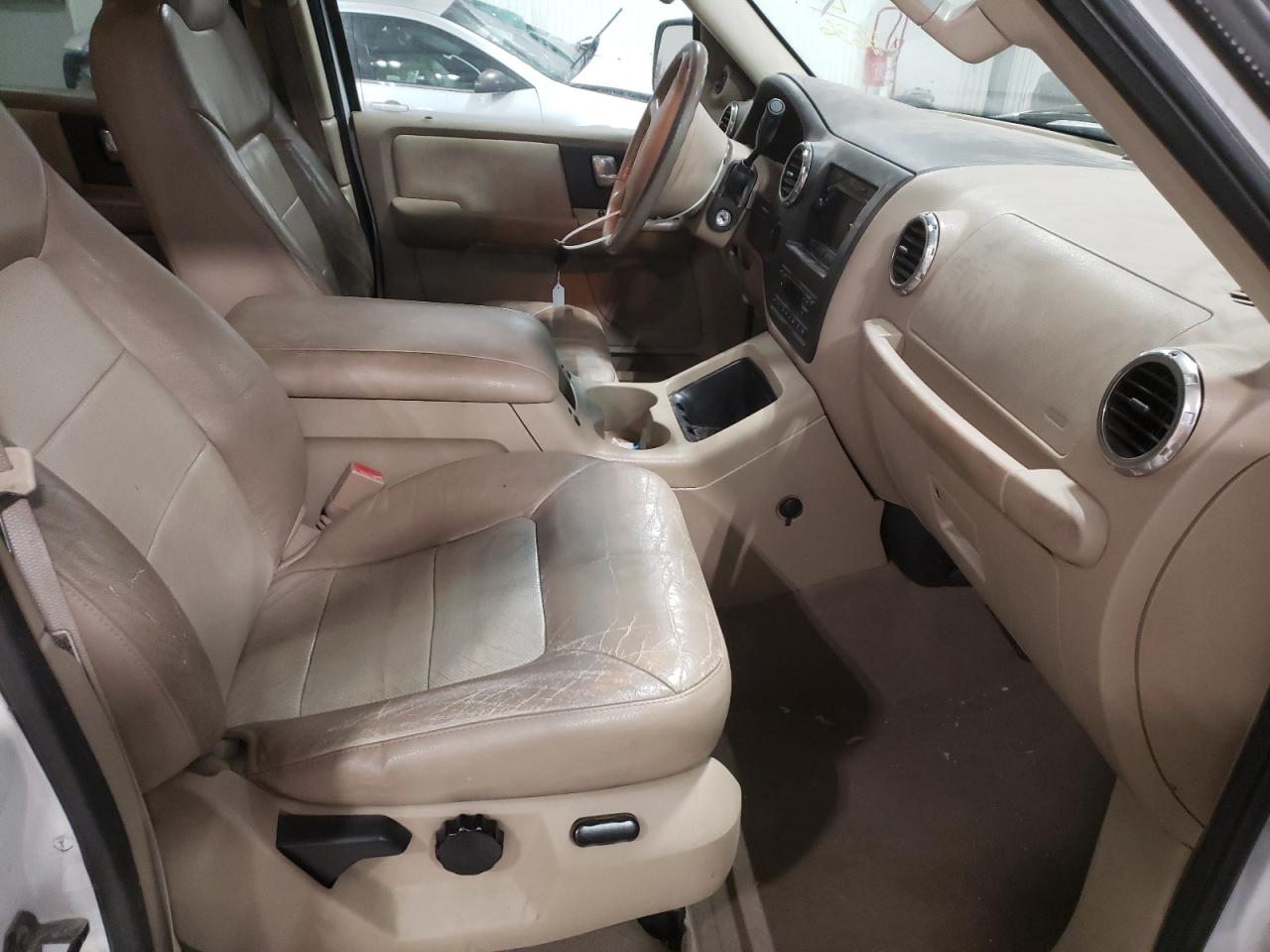 Photo 5 from auction – 2003 FORD EXPEDITION with VIN 1FMFU18L03LB19636