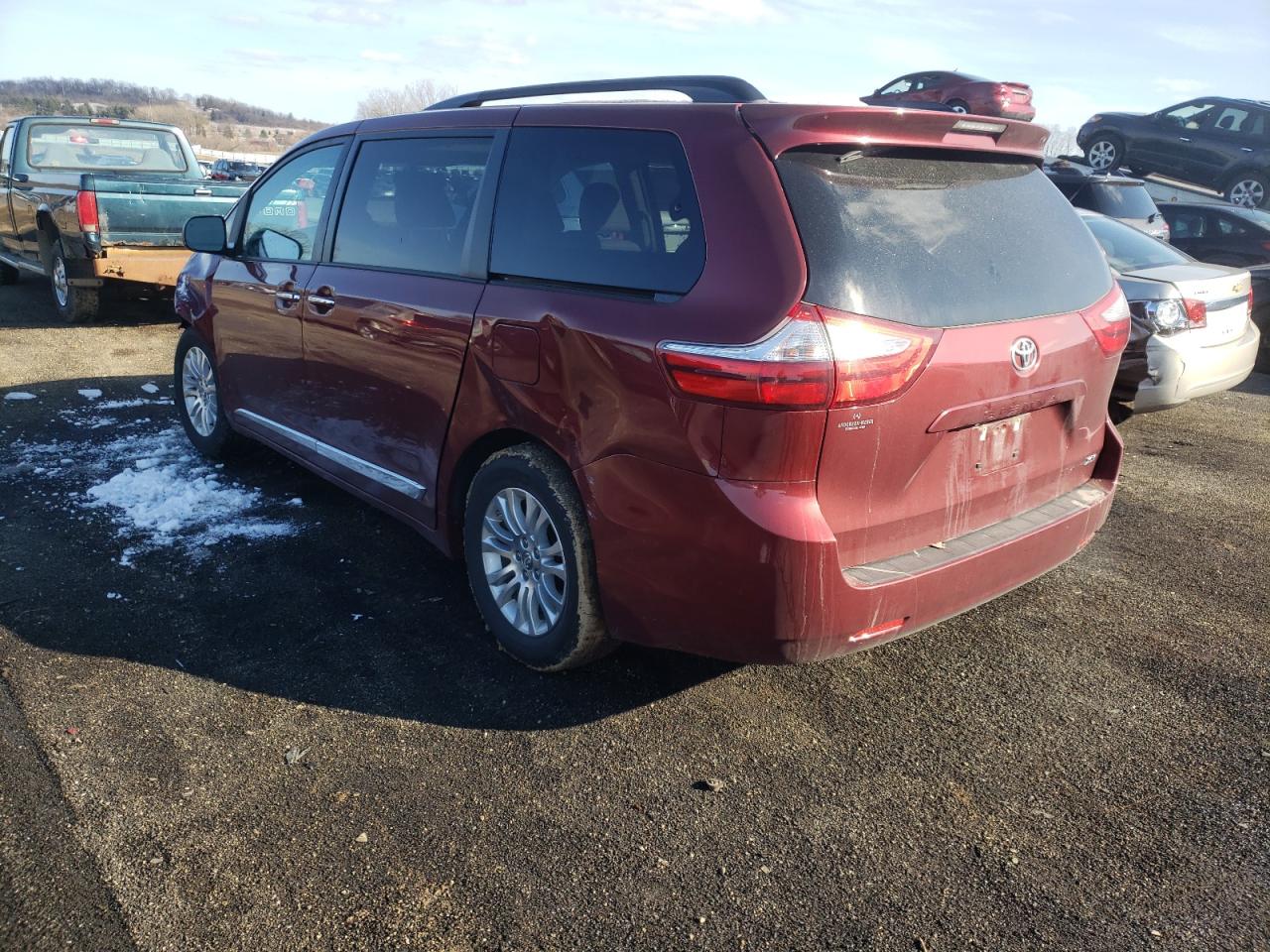 Photo 3 from auction – 2015 TOYOTA SIENNA XLE with VIN 5TDYK3DC5FS646952