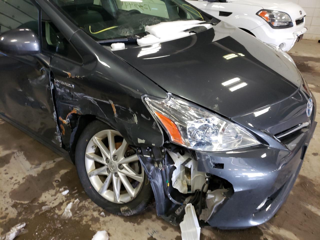 Photo 9 from auction – 2012 TOYOTA PRIUS V with VIN JTDZN3EU7C3138109
