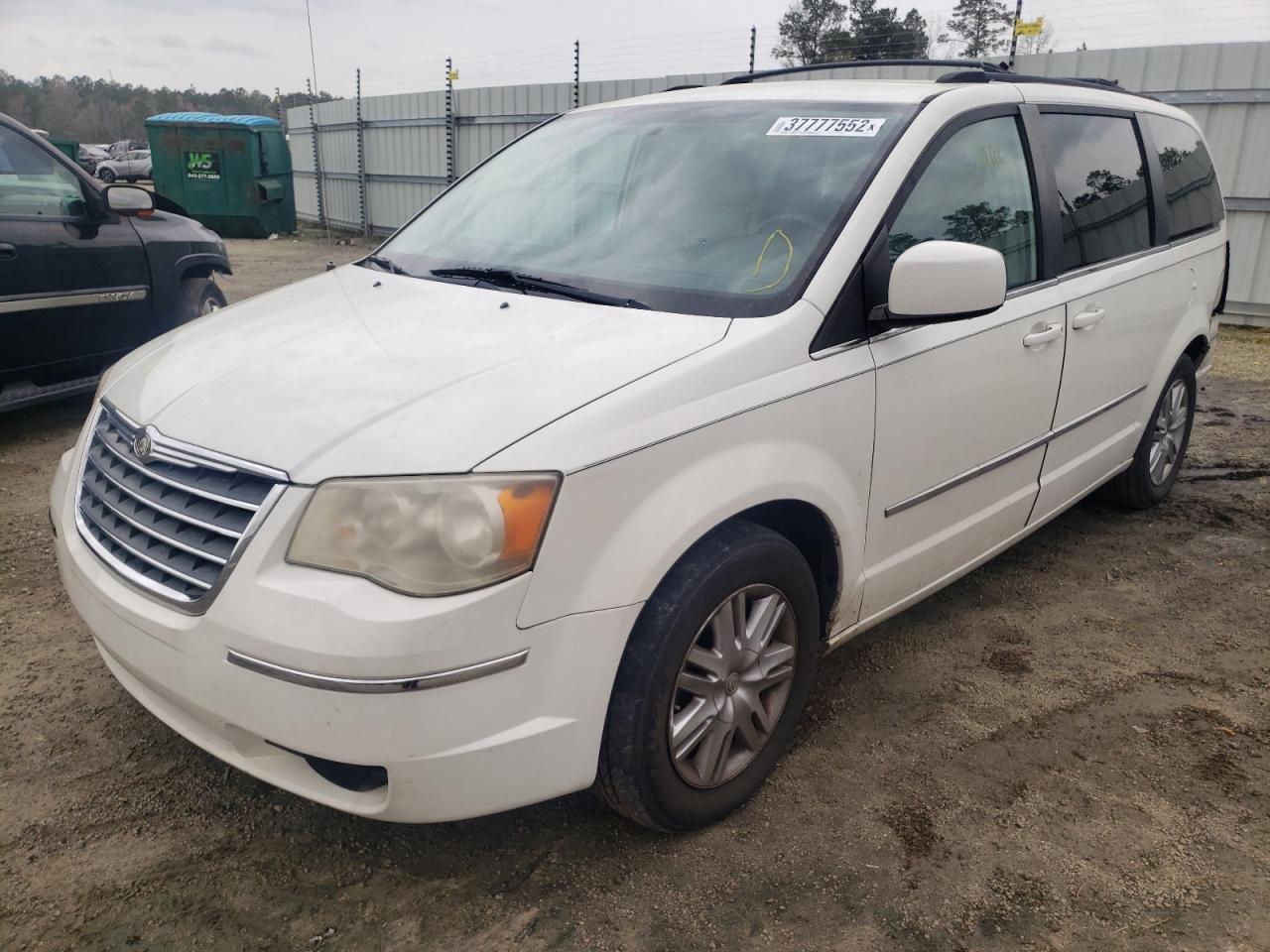 Photo 2 from auction – 2010 CHRYSLER TOWN & COU with VIN 2A4RR5D16AR286189