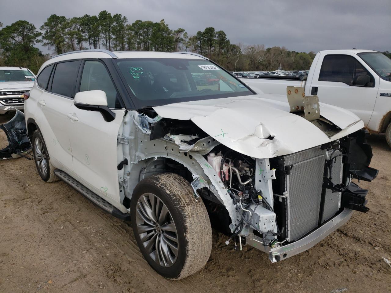 TOYOTA HIGHLANDER 2021 with VIN 5TDFZRAH1MS071462 - Photo from auction