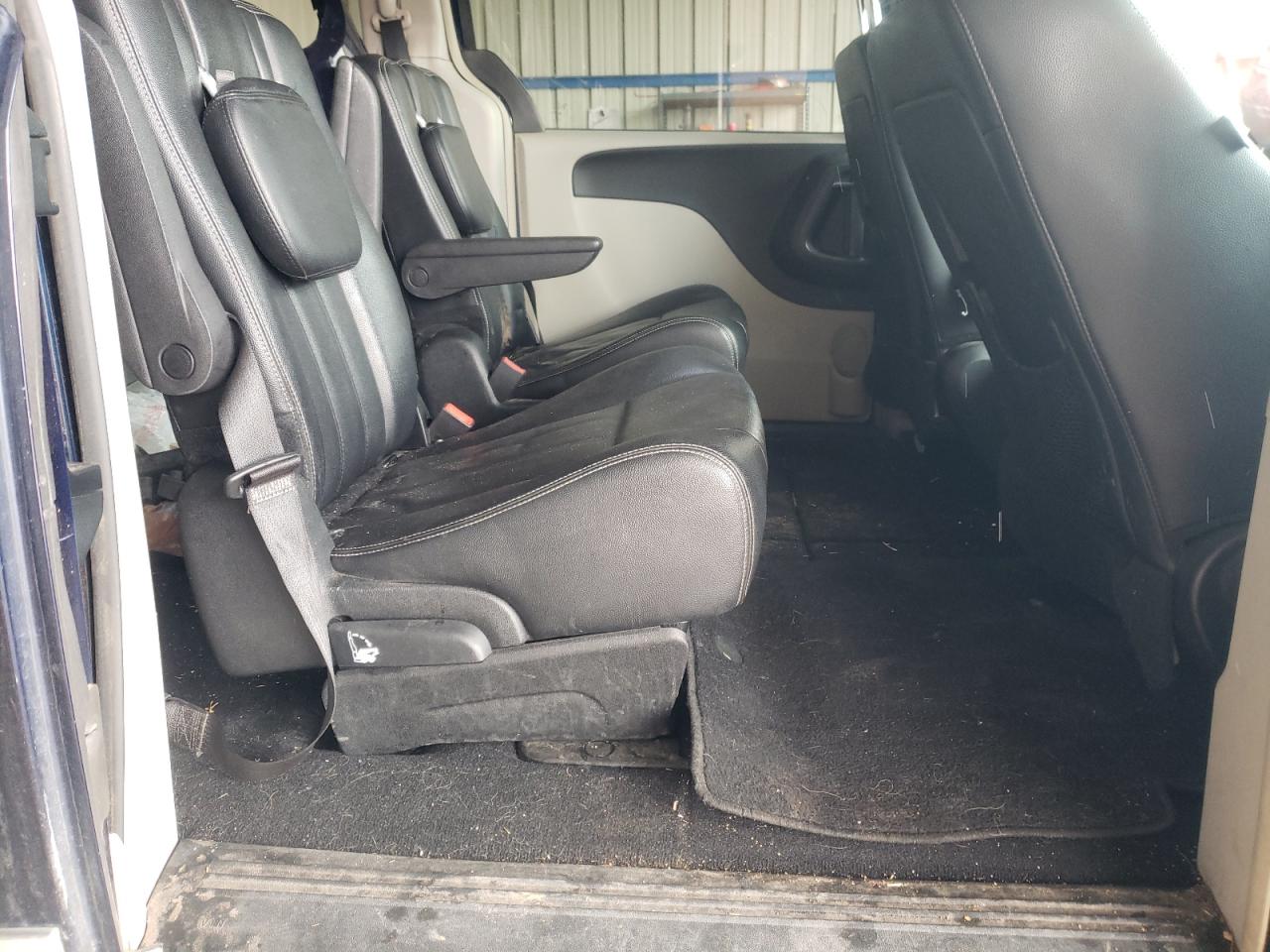 Photo 6 from auction – 2015 CHRYSLER TOWN & COU with VIN 2C4RC1BG6FR560523