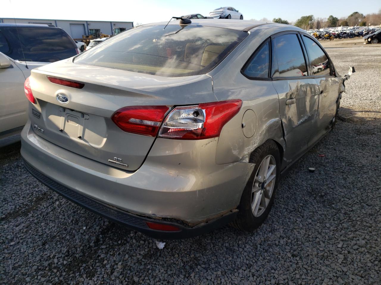 Photo 4 from auction – 2015 FORD FOCUS SE with VIN 1FADP3F20FL215009