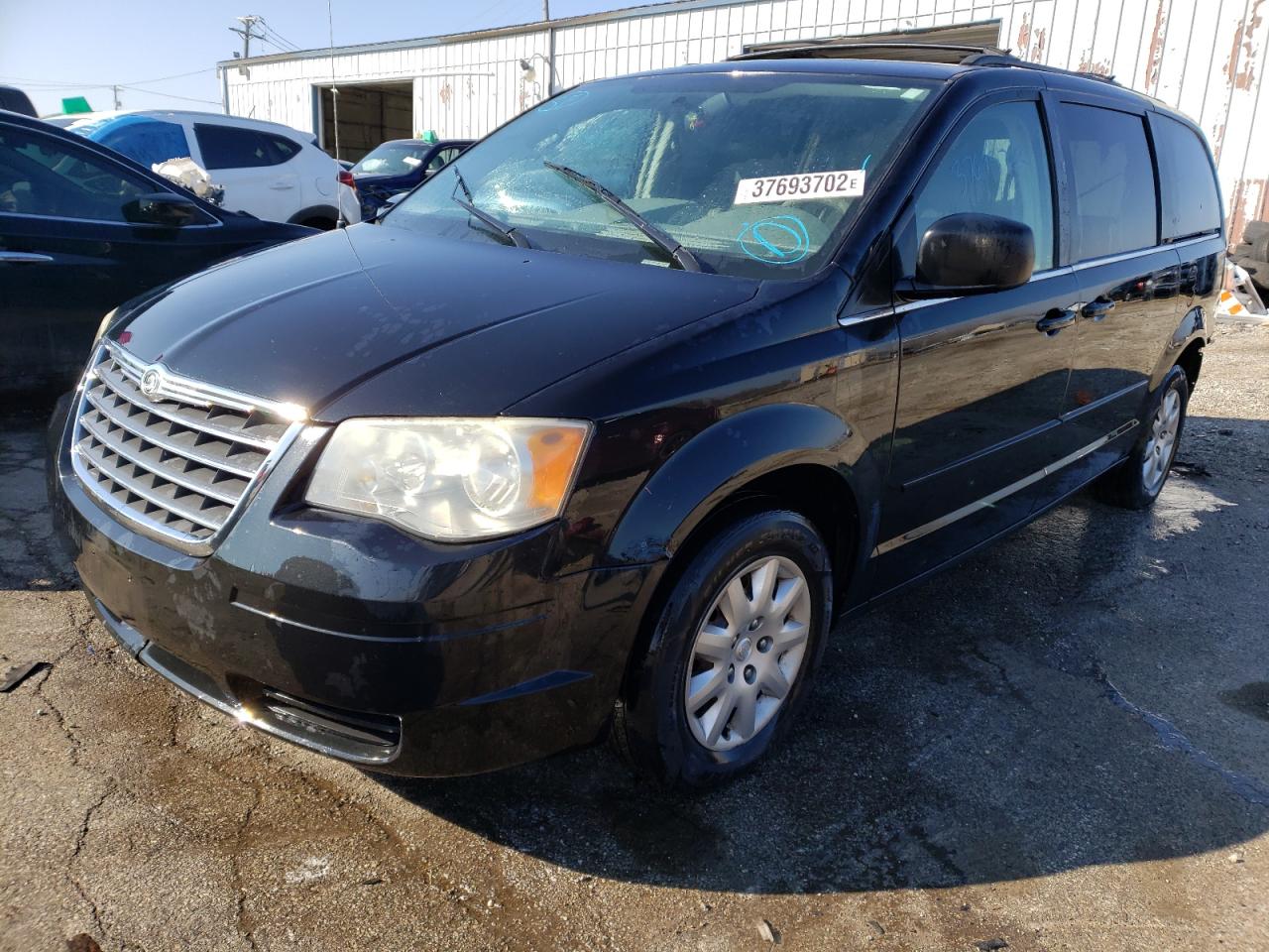 Photo 2 from auction – 2010 CHRYSLER TOWN & COU with VIN 2A4RR4DE7AR344260