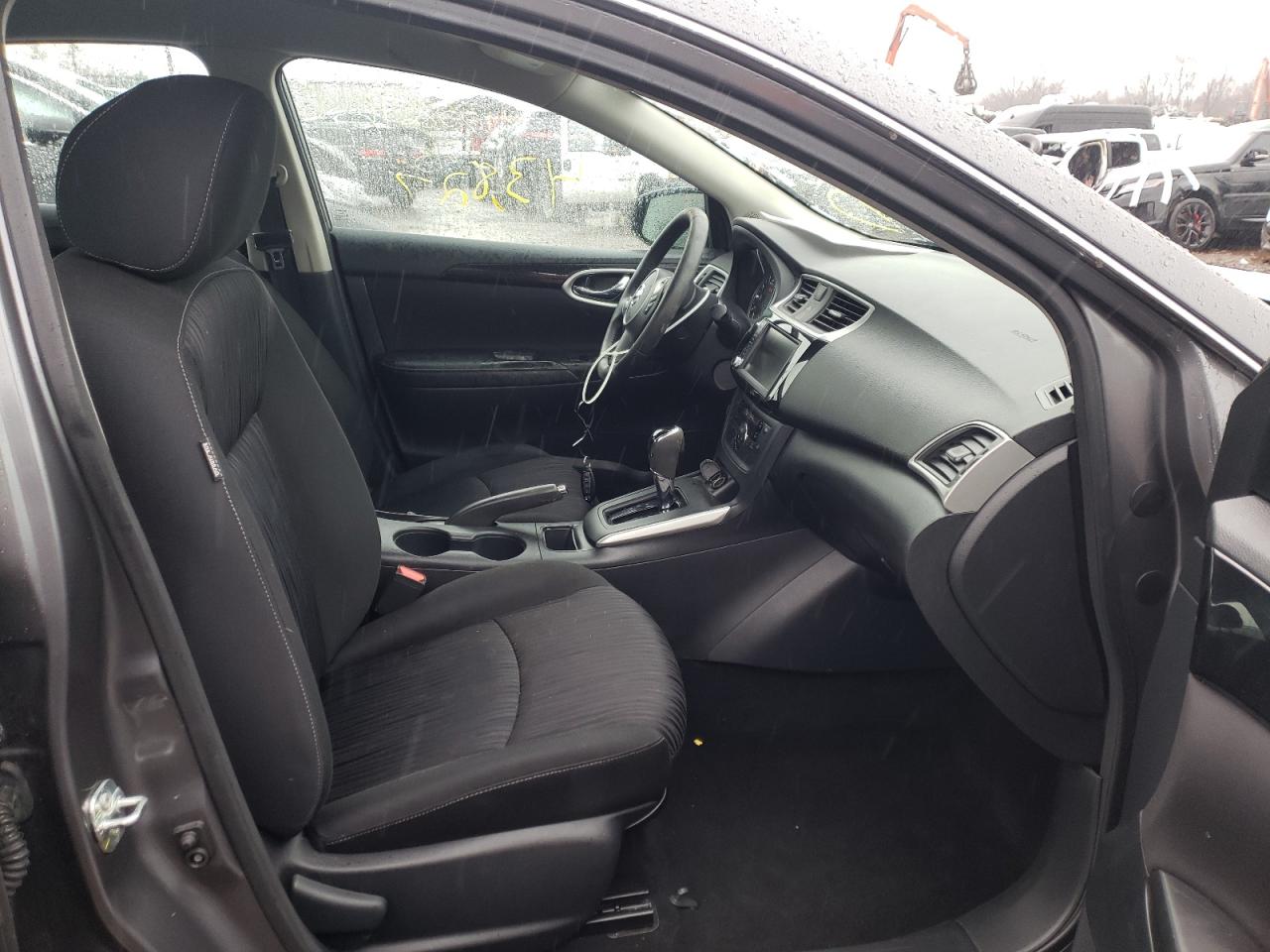 Photo 5 from auction – 2019 NISSAN SENTRA S with VIN 3N1AB7AP2KL623907