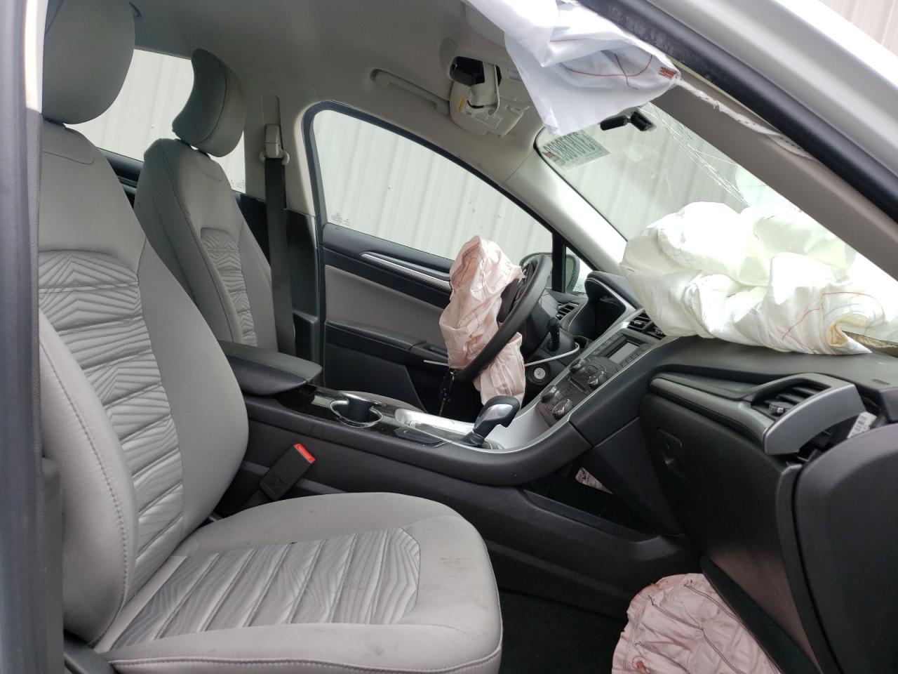 Photo 5 from auction – 2016 FORD FUSION S with VIN 3FA6P0G72GR337214
