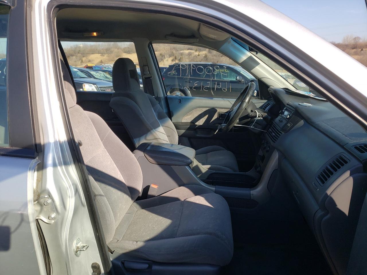 Photo 5 from auction – 2005 HONDA PILOT LX with VIN 2HKYF18105H549387