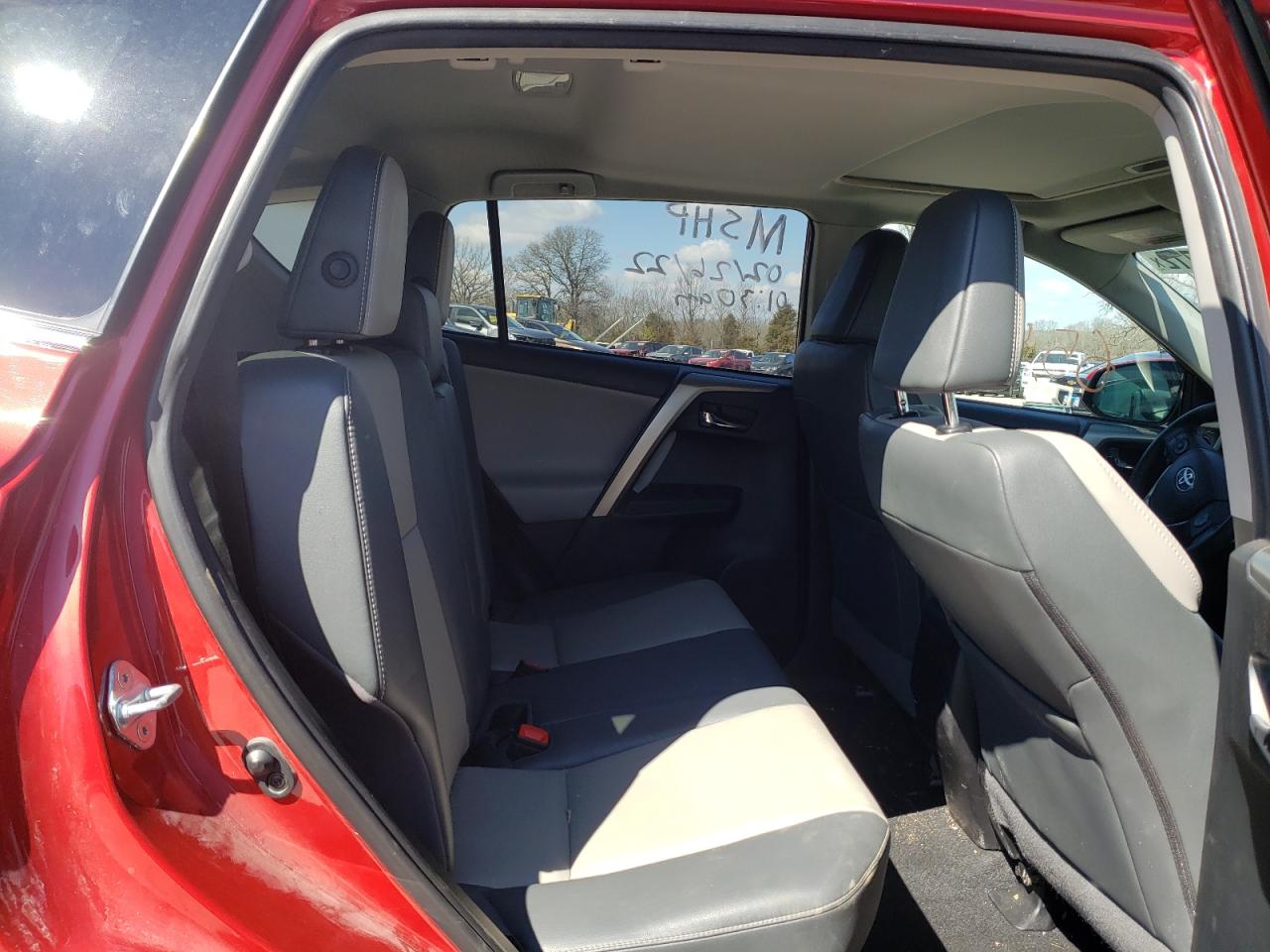 Photo 6 from auction – 2015 TOYOTA RAV4 LIMIT with VIN 2T3DFREV1FW343591