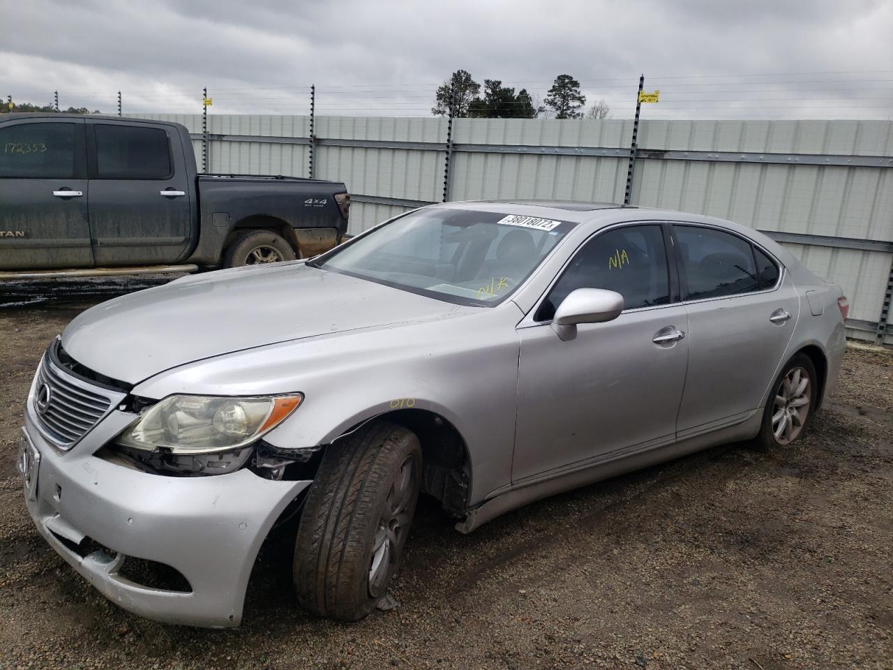Photo 2 from auction – 2007 LEXUS LS 460L with VIN JTHGL46F275006984