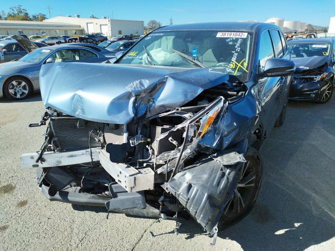 Photo 2 from auction – 2018 TOYOTA HIGHLANDER with VIN 5TDZARFH6JS040779