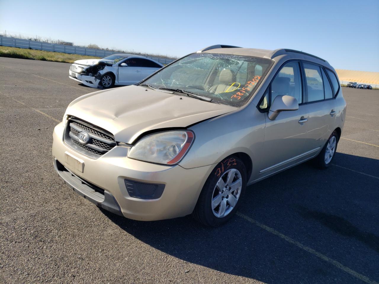 Photo 2 from auction – 2007 KIA RONDO BASE with VIN KNAFG525577075805