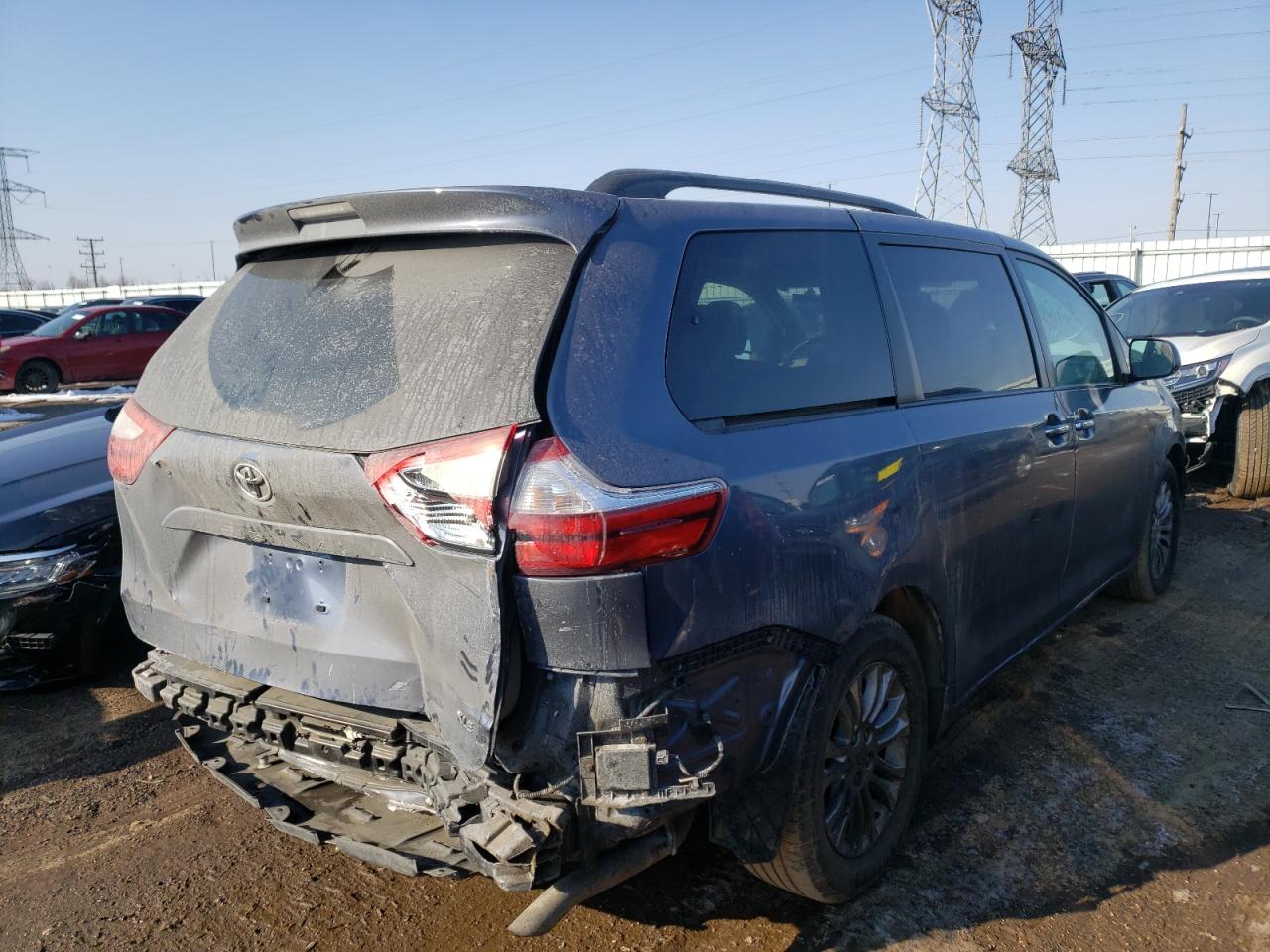 Photo 4 from auction – 2015 TOYOTA SIENNA XLE with VIN 5TDYK3DC5FS622232